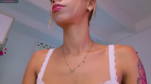 Snapshot of brunetteadams001 chatting on 08.04.26 SARAH online show from 08.04.26
