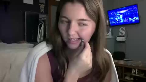 Snapshot of brunettebaby040 chatting on 10.14.25 brunettebaby040 online show from 10.14.25