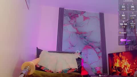 Snapshot of brunettesexy11 chatting on 11.07.25 ChannelR online show from 11.07.25