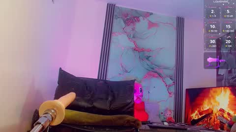 Snapshot of brunettesexy11 chatting on 11.11.25 ChannelR online show from 11.11.25