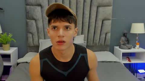 Snapshot of bruno_bellini chatting on 11.22.25 Bruno Bellini online show from 11.22.25