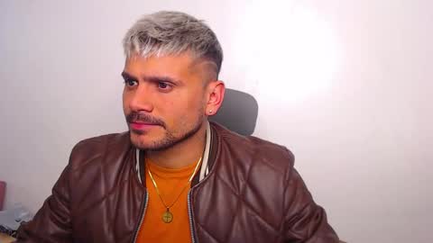 Snapshot of bruno_booss chatting on 12.21.25 bruno_booss online show from 12.21.25