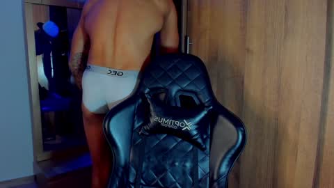 Snapshot of bryan_boy_ chatting on 12.13.24 bryan online show from 12.13.24