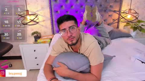 Snapshot of bryperez chatting on 11.09.25 bry online show from 11.09.25