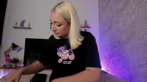 Snapshot of bubbalooooo chatting on 10.24.25 Bubbalo online show from 10.24.25