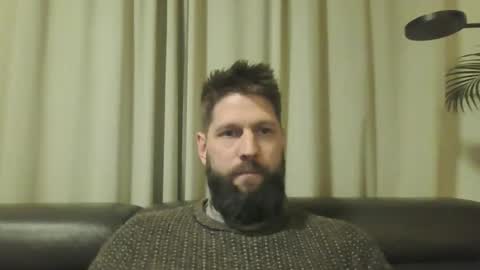 Snapshot of bubblebee1982 chatting on 12.15.24 bubblebee1982 online show from 12.15.24