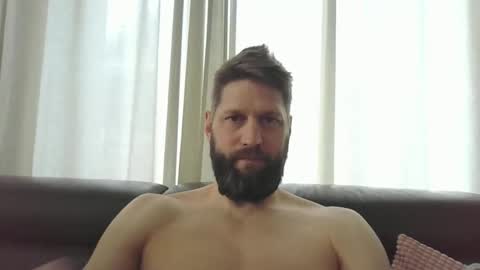 Snapshot of bubblebee1982 chatting on 02.28.25 bubblebee1982 online show from 02.28.25