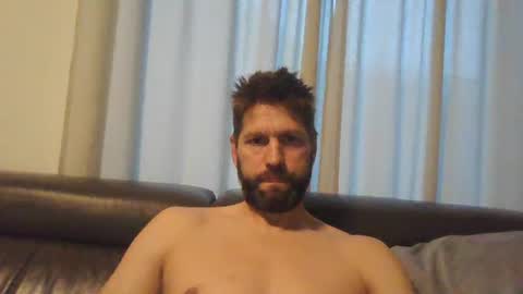 Snapshot of bubblebee1982 chatting on 10.19.25 bubblebee1982 online show from 10.19.25