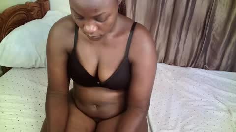 Snapshot of bubbly_ass30 chatting on 10.10.25 bubbly_ass30 online show from 10.10.25