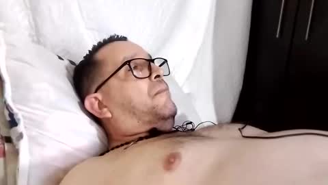 Snapshot of buchs32 chatting on 10.21.25 buchs32 online show from 10.21.25