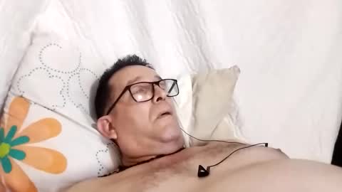 Snapshot of buchs32 chatting on 12.22.25 buchs32 online show from 12.22.25