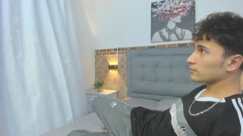 Snapshot of buddy_whitte chatting on 01.23.25 Buddy Whitte online show from 01.23.25