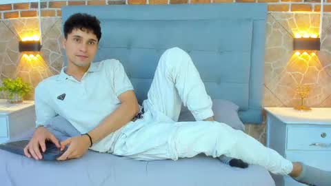 Snapshot of buddy_whitte chatting on 03.10.25 Buddy Whitte online show from 03.10.25