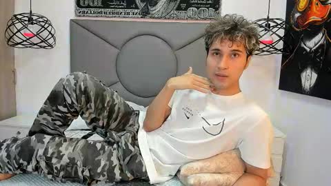 Snapshot of buddy_whitte chatting on 10.28.25 Buddy Whitte online show from 10.28.25