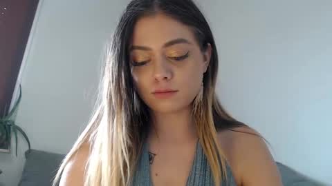 Snapshot of buffyextasy chatting on 03.12.25 Buffy online show from 03.12.25