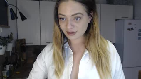 Snapshot of buffyextasy chatting on 11.12.25 Buffy online show from 11.12.25