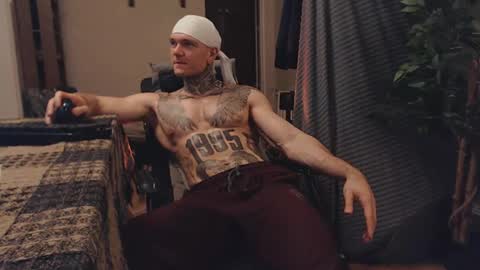 Snapshot of bulatov_x chatting on 03.08.25 Dmitriy online show from 03.08.25