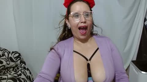 Snapshot of bunniosito chatting on 10.27.25 bunniosito online show from 10.27.25