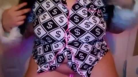 Snapshot of bunnixbuns chatting on 01.24.25 Coco bunnix online show from 01.24.25