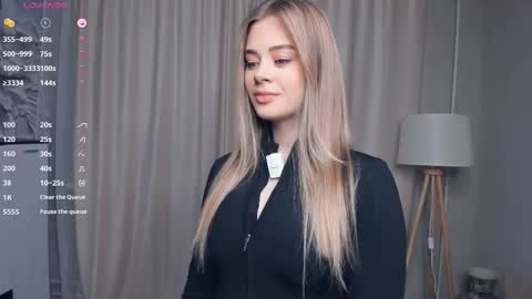 Snapshot of bunny_hope chatting on 12.21.25 Theya online show from 12.21.25