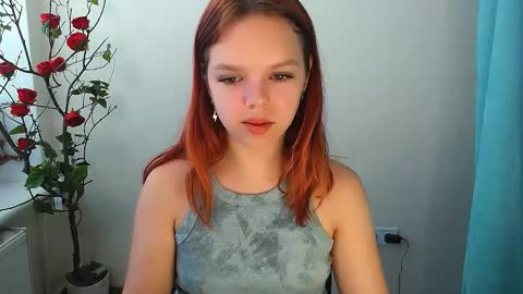 Snapshot of bunnybloom_ chatting on 09.19.25 Ariel online show from 09.19.25