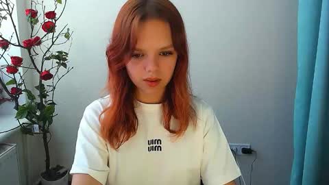 Snapshot of bunnybloom_ chatting on 09.20.25 Ariel online show from 09.20.25