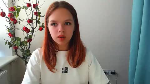 Snapshot of bunnybloom_ chatting on 09.24.25 Ariel online show from 09.24.25