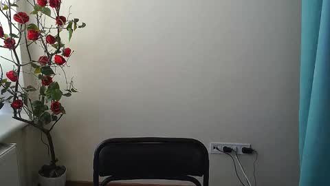 Snapshot of bunnybloom_ chatting on 09.29.25 Ariel online show from 09.29.25