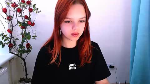 Snapshot of bunnybloom_ chatting on 11.04.25 Ariel online show from 11.04.25