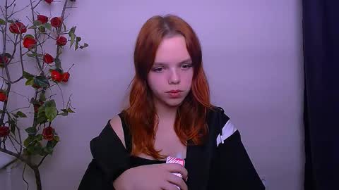 Snapshot of bunnybloom_ chatting on 11.11.25 Ariel online show from 11.11.25