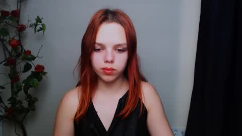 Snapshot of bunnybloom_ chatting on 11.19.25 Ariel online show from 11.19.25