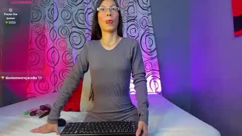 Snapshot of bunnythompson chatting on 07.15.26 bunnythompson online show from 07.15.26