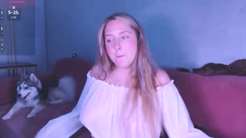 Snapshot of burn_lissa chatting on 09.28.25 Lissa online show from 09.28.25