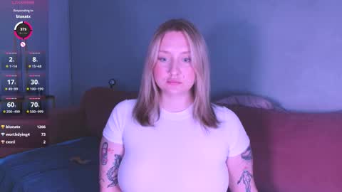 Snapshot of burn_lissa chatting on 12.13.25 Lissa online show from 12.13.25