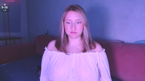 Snapshot of burn_lissa chatting on 12.17.25 Lissa online show from 12.17.25