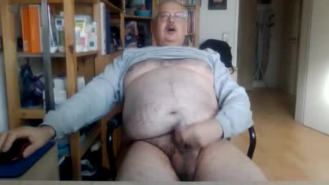 Snapshot of busibaer666 chatting on 11.04.25 busi online show from 11.04.25