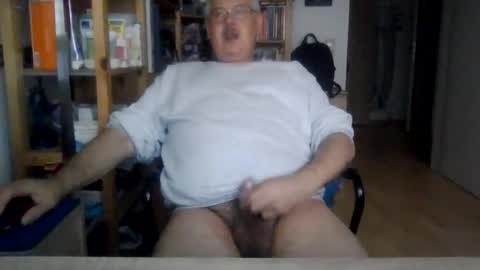 Snapshot of busibaer666 chatting on 11.08.25 busi online show from 11.08.25