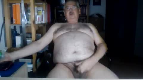 Snapshot of busibaer666 chatting on 12.19.25 busi online show from 12.19.25