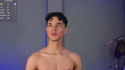 Buster independent model online show from 12.12.24