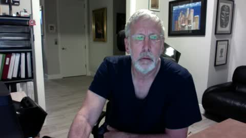 Snapshot of bustinout99 chatting on 01.11.25 afternoon wood online show from 01.11.25