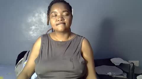 Snapshot of busty_kenzi chatting on 05.25.26 busty kenzi online show from 05.25.26