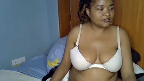 Snapshot of busty_kenzi chatting on 06.01.26 busty kenzi online show from 06.01.26
