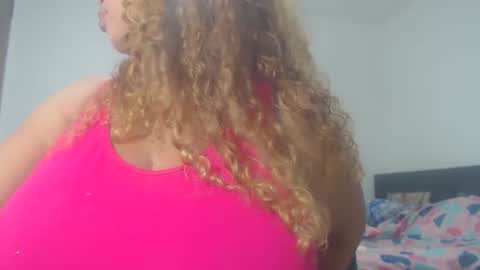 Snapshot of bustyamanda_ chatting on 02.20.25 Amanda online show from 02.20.25