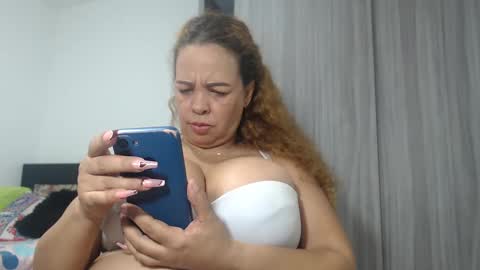 Snapshot of bustyamanda_ chatting on 03.04.25 Amanda online show from 03.04.25