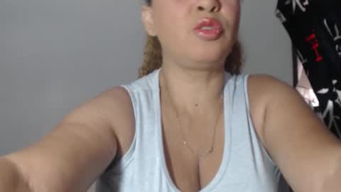 Snapshot of bustyamanda_ chatting on 12.17.25 Amanda online show from 12.17.25