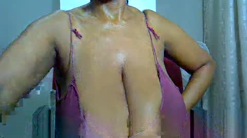 bustytessa37 online show from 02.18.25