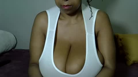 Snapshot of bustytessa37 chatting on 05.12.26 bustytessa37 online show from 05.12.26