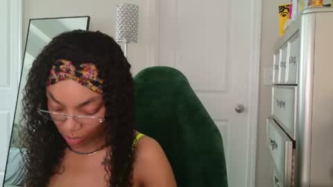 butterfly booty online show from 04.21.26
