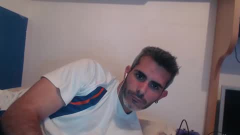 Snapshot of c0llinfarrell chatting on 12.08.24 Collin Farrel online show from 12.08.24