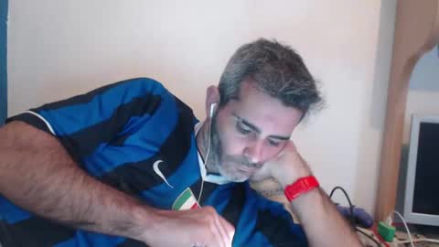 Snapshot of c0llinfarrell chatting on 12.09.24 Collin Farrel online show from 12.09.24